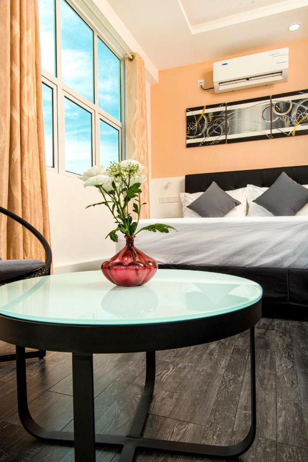 Acacia Beach Hotel Hulhumalé Extérieur photo